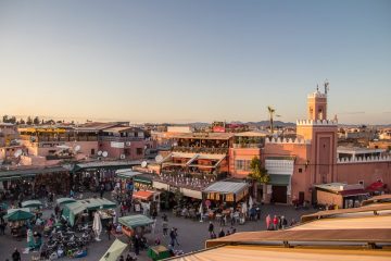 Jemaa el-Fna a Medina pri západe slnka, Marakéš, Maroko
